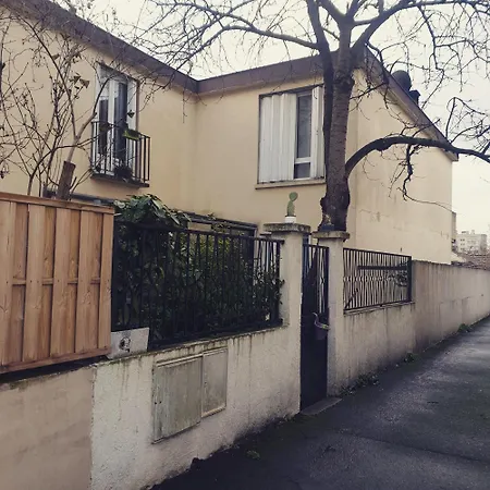 La Petite Maison Du 93 منزل للإقامة *