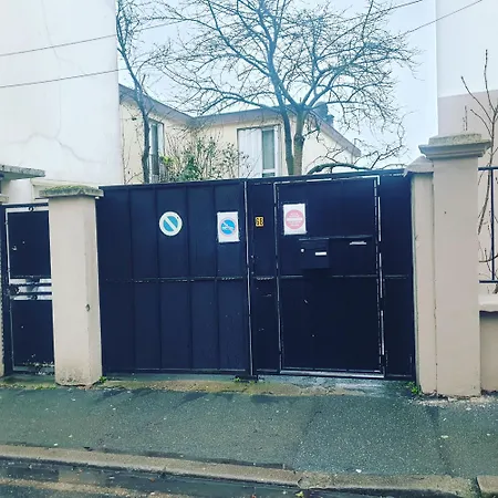 La Petite Maison Du 93 منزل للإقامة *